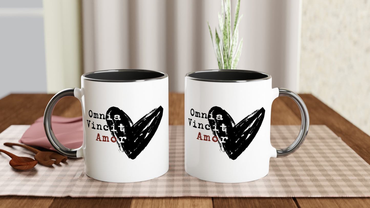 Omnia Vincit Amor – Tazza in Ceramica d'Autore: l'Amore Vince Tutto!