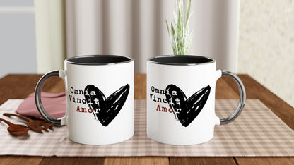 Omnia Vincit Amor – Tazza in Ceramica d'Autore: l'Amore Vince Tutto!