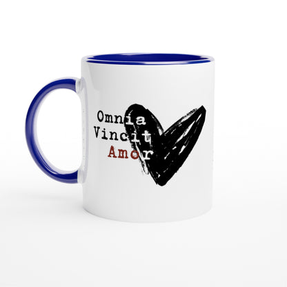 Omnia Vincit Amor – Tazza in Ceramica d'Autore: l'Amore Vince Tutto!