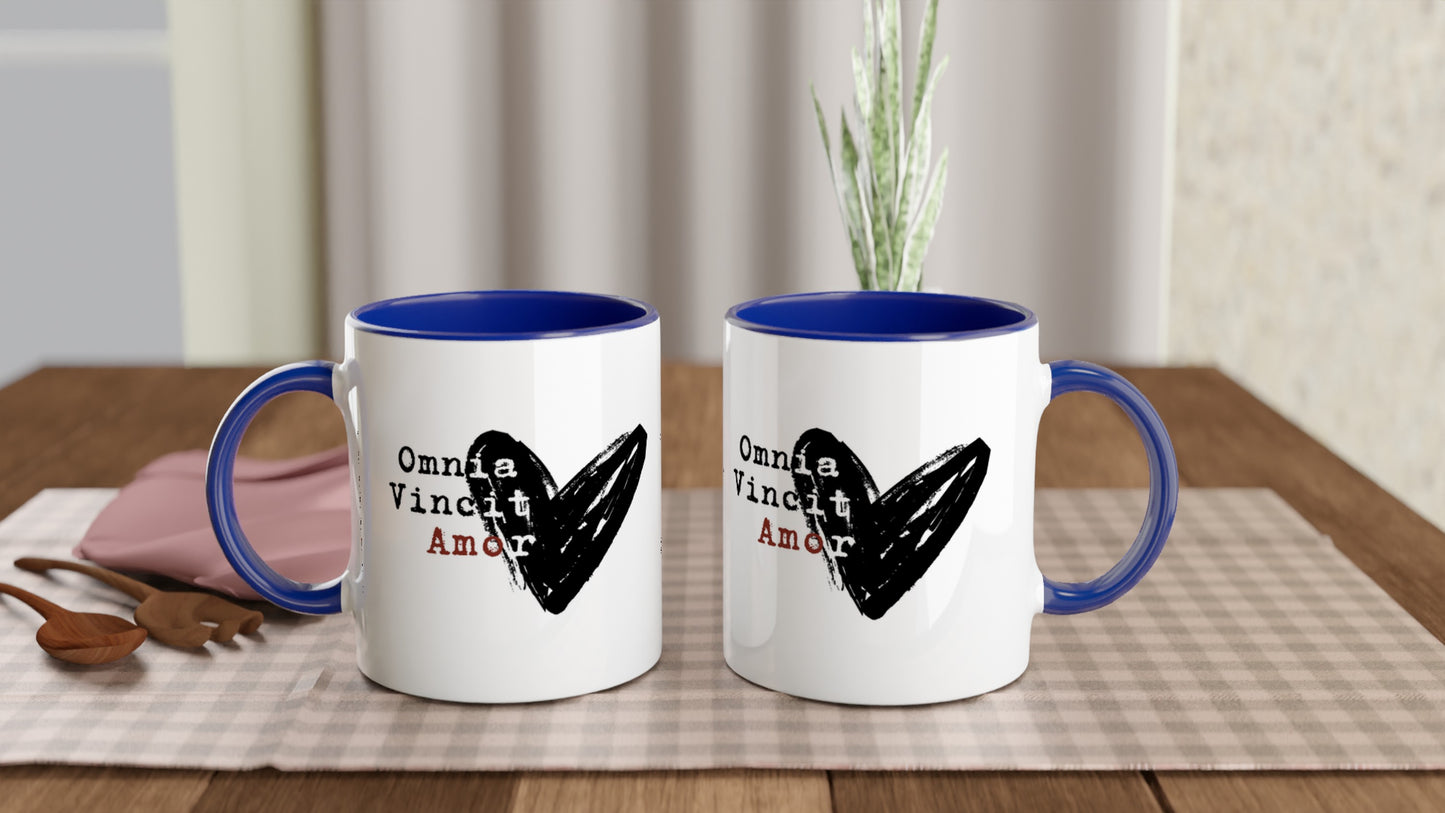 Omnia Vincit Amor – Tazza in Ceramica d'Autore: l'Amore Vince Tutto!