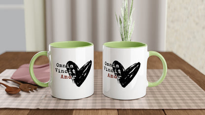 Omnia Vincit Amor – Tazza in Ceramica d'Autore: l'Amore Vince Tutto!