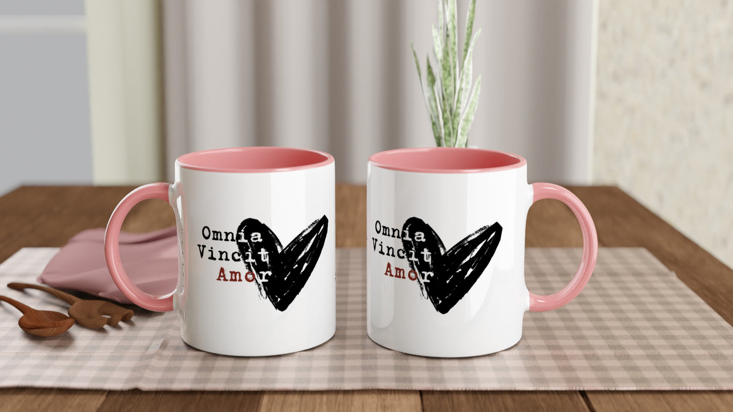 Omnia Vincit Amor – Tazza in Ceramica d'Autore: l'Amore Vince Tutto!