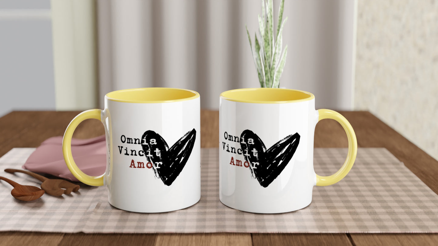 Omnia Vincit Amor – Tazza in Ceramica d'Autore: l'Amore Vince Tutto!