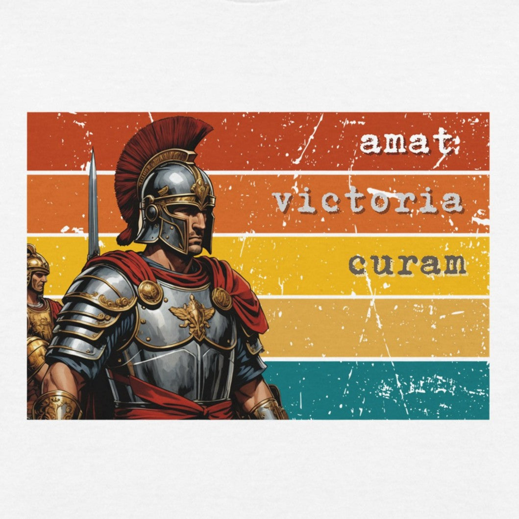 T-shirt "Amat Victoria Curam": Maglia Motivazionale Centurione Romano – Estetica Vintage e Dark Academia