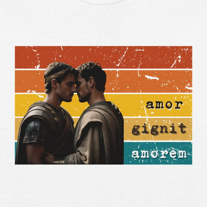 T-shirt "Amor Gignit Amorem": Maglia Pride Antica Roma – Estetica Queer Vintage e Orgoglio LGBTQ+