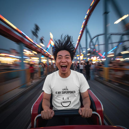 Smile Is My Superpower – T‑Shirt con Citazione Motivazionale