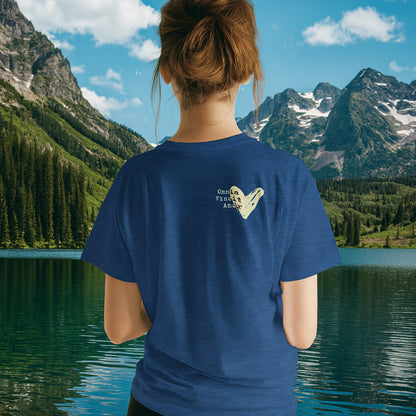 T-Shirt "Omnia Vincit Amor" – Maglietta Minimalista con Cuore e Citazione Latina