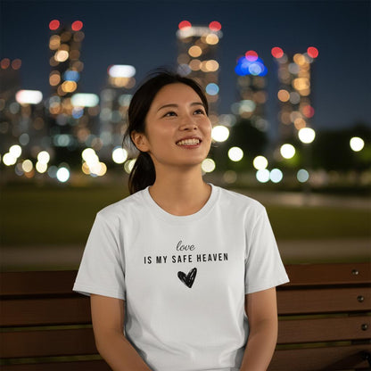 Love Is My Safe Haven – T‑Shirt con Citazione Motivazionale