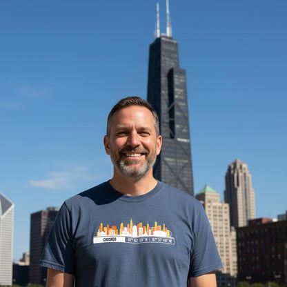 T-Shirt Chicago con Skyline e Coordinate – Minimal City Tee, American Travel Gift