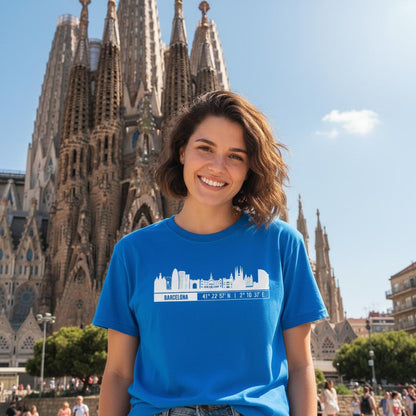 T-Shirt Barcellona con Skyline e Coordinate – Minimal City Tee, SpainTravel Gift