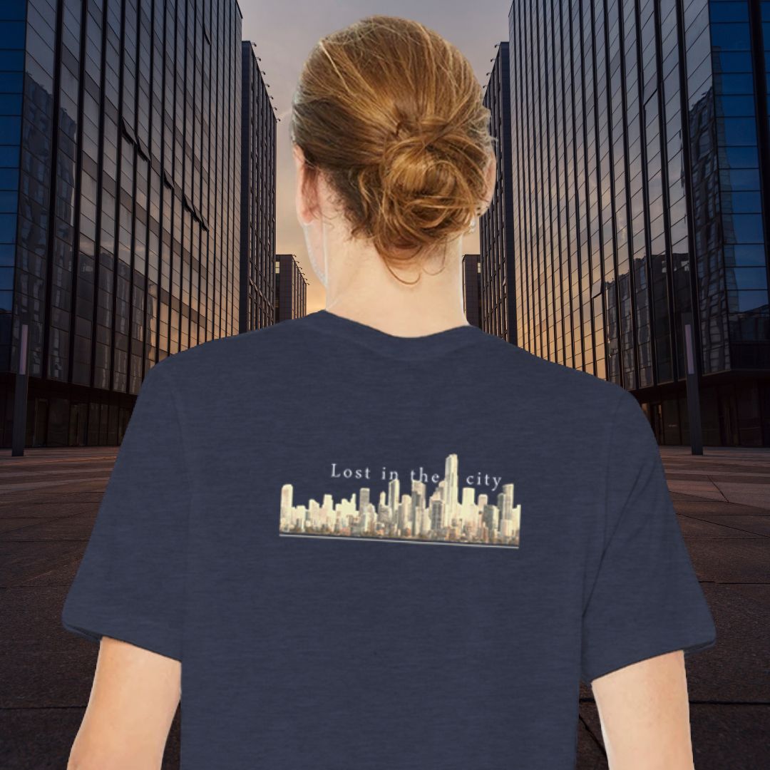 T-shirt "Città Invisibili" – Collezione Riflessi Urbani – Maglietta Artistica con Skyline