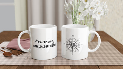 Travel Is Freedom – Tazza  con Frase Motivazionale e Bussola – Mug Minimal per Amanti dell’Esplorazione e dei Viaggi