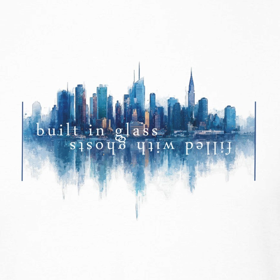 Built in Glass. Filled with Ghosts T-Shirt – Maglietta con Skyline Specchiato e Design Evocativo